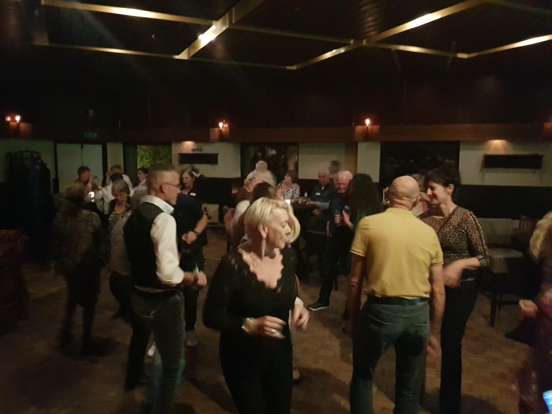 60+singlesborrel singlescafe singleparty Ruurlo De Tapperij DatingOost Dating Oost DatingOost.nl singlescafe seniore ouderen dansen dansavond singlesborrel Dating Oost Ruurlo De Tapperij